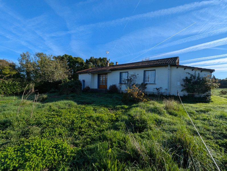French property for sale in Écuras, Charente - €139,000 - photo 1