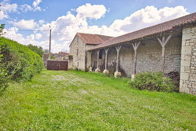 French property for sale in Monts-sur-Guesnes, Vienne - €190,000 - photo 4