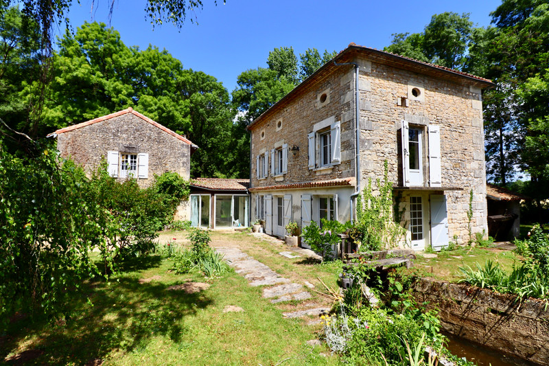 French property for sale in Marthon, Charente - €299,975 - photo 6