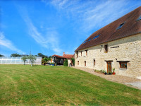 Propriété à vendre à Lurcy-Lévis, Allier - 799 000 € - photo n°1