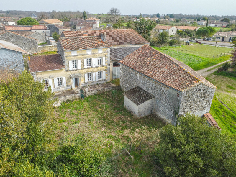 Propriété à vendre à Champmillon, Charente - 149 000 €