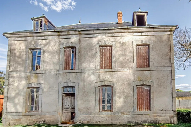 Maison à vendre à Pontaumur, Puy-de-Dôme - 30.600 € - photo 1