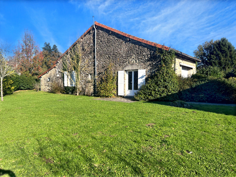 Propriété à vendre à Saint-Estèphe, Dordogne - 199 900 €