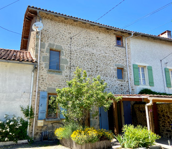 Maison à vendre à Pressignac, Charente, Poitou-Charentes, avec Leggett Immobilier