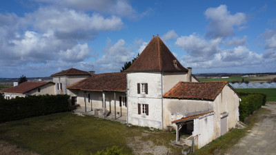Maison à vendre à Aubeterre-sur-Dronne, Charente, Poitou-Charentes, avec Leggett Immobilier