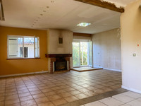 Maison à vendre à Ventouse, Charente - 104.500 € - photo 5