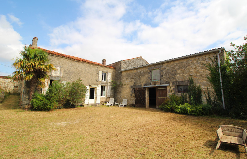 French property for sale in Chives, Charente-Maritime - €42,000 - photo 0
