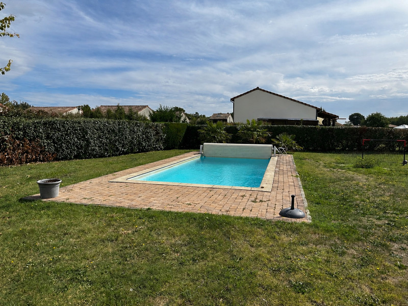 French property for sale in Miramont-de-Guyenne, Lot-et-Garonne - €254,400 - photo 1
