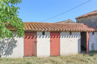 Maison à vendre à La Chapelle-Bertrand, Deux-Sèvres - 63.000 € - photo 13
