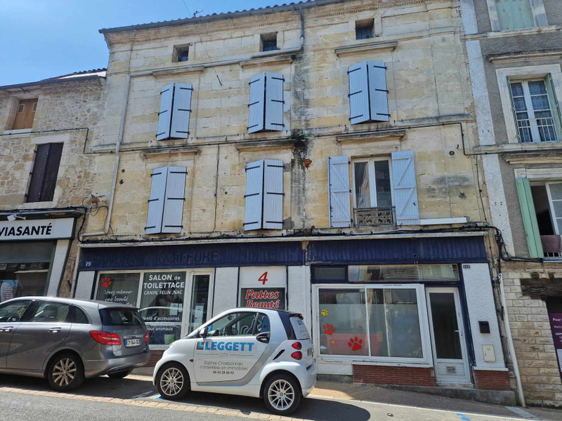 Immeuble à Thiviers, Dordogne - photo 1