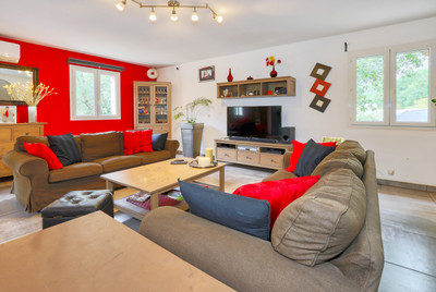 French property for sale in Caseneuve, Vaucluse - €550,000 - photo 4