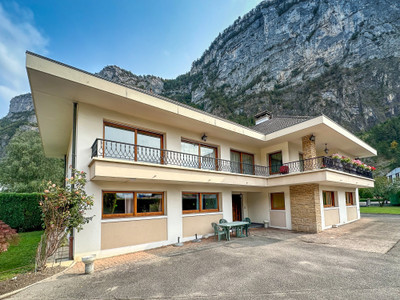 Maison à vendre à Magland, Haute-Savoie, Rhône-Alpes, avec Leggett Immobilier