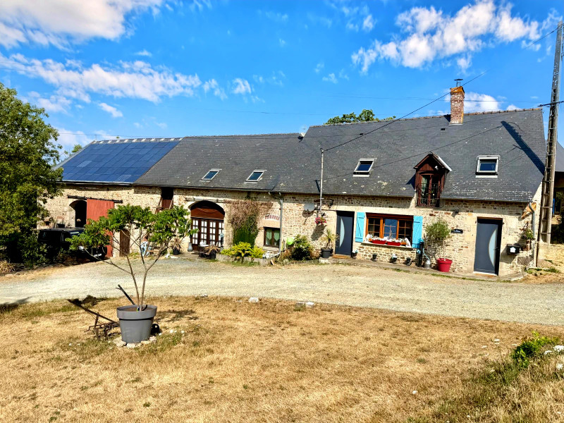 French property for sale in Villaines-la-Juhel, Mayenne - €265,000 - photo 0