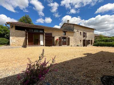 French property for sale in Grassac, Charente - €299,600 - photo 1