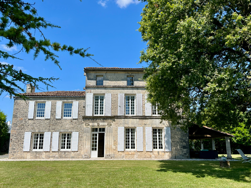 Maison à vendre à Foussignac, Charente - 477.000 € - photo 1
