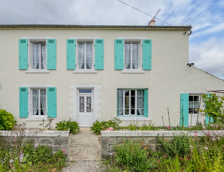 French property for sale in Benon, Charente-Maritime - €367,000 - photo 0
