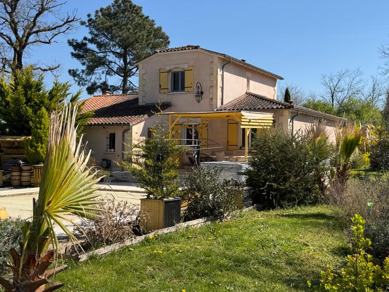 Propriété à vendre à Saint-Romain-et-Saint-Clément, Dordogne - 349 800 €