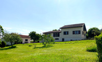 Maison à vendre à Chadurie, Charente - 251.450 € - photo 1