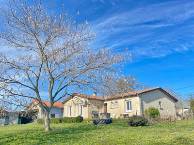 Maison à vendre à Saint Privat en Périgord, Dordogne, Aquitaine, avec Leggett Immobilier