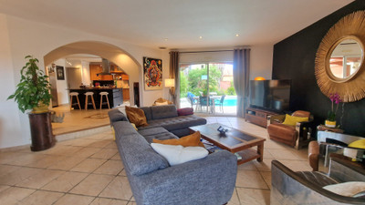 French property for sale in Espondeilhan, Hérault - €825,000 - photo 3