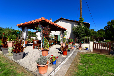 French property for sale in Rouzède, Charente - €396,500 - photo 4