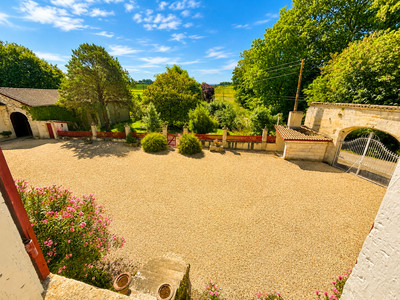 French property for sale in Val des Vignes, Charente - €561,800 - photo 1
