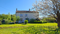 Propriété à vendre à Aigre, Charente - 185 000 € - photo n°1