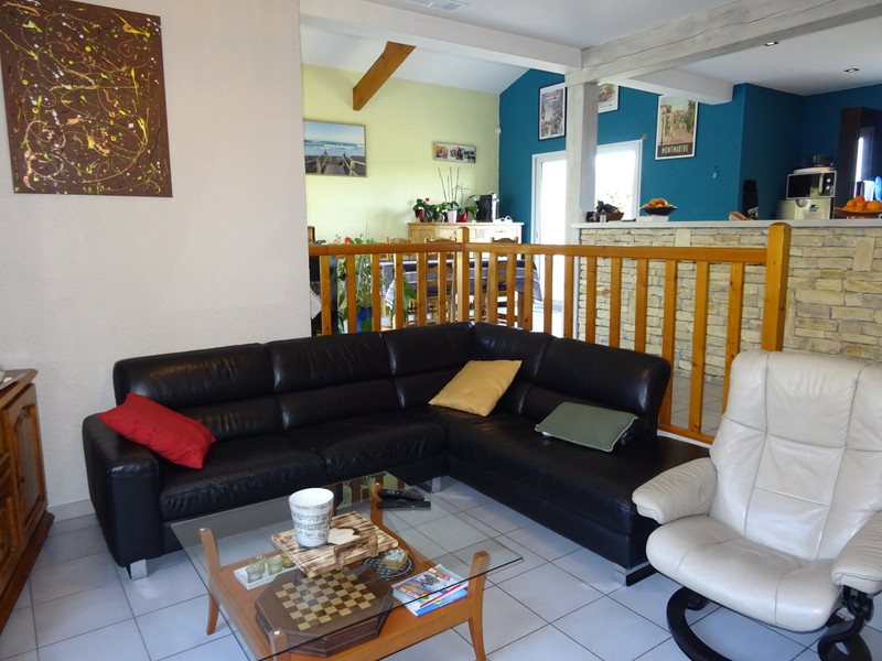French property for sale in Jauldes, Charente - €280,900 - photo 6