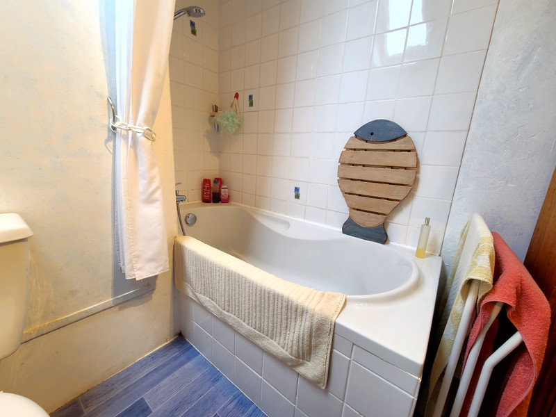 French property for sale in Chassiecq, Charente - €98,000 - photo 5