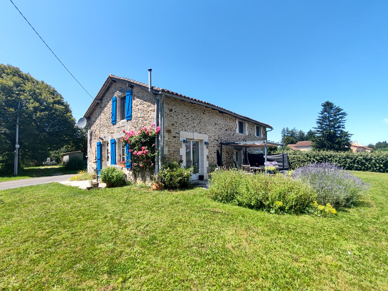 Maison à Roussines, Charente - photo 1