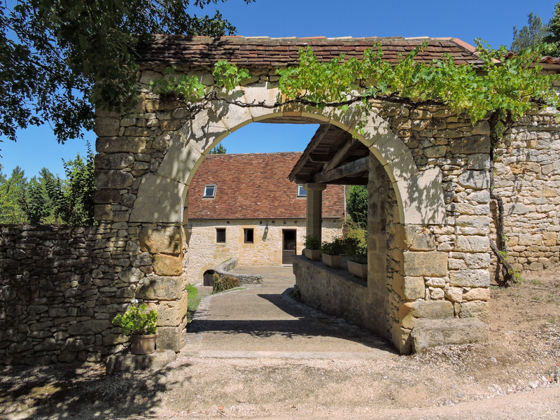 French property for sale in Plazac, Dordogne - &#8364;785,000 - photo 2