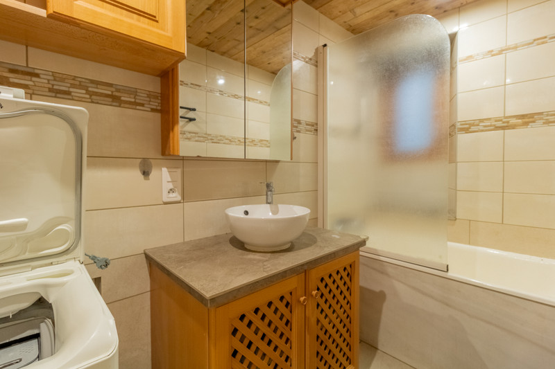 Ski property for sale in Courchevel Le Praz - €2,105,000 - photo 3