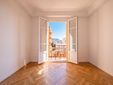 French property for sale in Nice, Alpes-Maritimes - €470,000 - photo 2