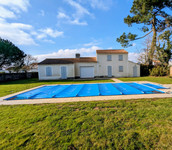Maison à vendre à L'Aiguillon-sur-Vie, Vendée - 378.000 € - photo 1