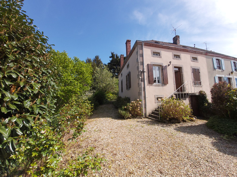 House for sale in CressysurSomme SaôneetLoire Village house