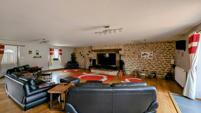 French property for sale in Plouray, Morbihan - €858,600 - photo 10