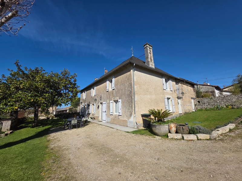 French property for sale in Barro, Charente - €288,000 - photo 12