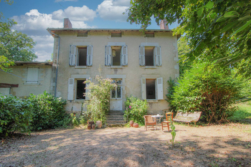 Maison à vendre à Brigueuil, Charente - 194 400 € - photo 1