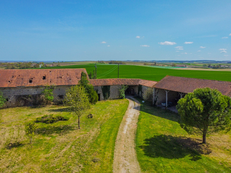 French property for sale in Angoulême, Charente - €397,500 - photo 9