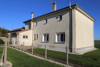 French property for sale in Raix, Charente - €199,900 - photo 3