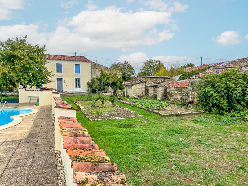 French property for sale in Loubillé, Deux-Sèvres - €199,800 - photo 5