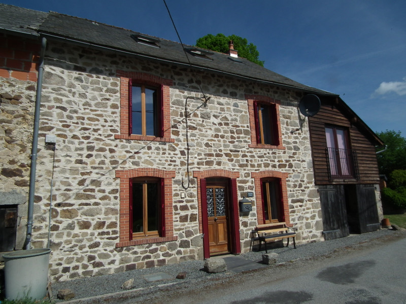 Maison à Auvergne PuydeDôme Giat Maison jumelée en pierre de 4