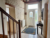 Maison à vendre à Pérignac, Charente-Maritime - 570.000 € - photo 2