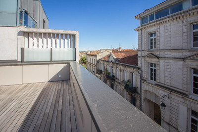 Amazing architect designed house 2023, Angoulême centre. Grand living space, roof terrace, garden and garage