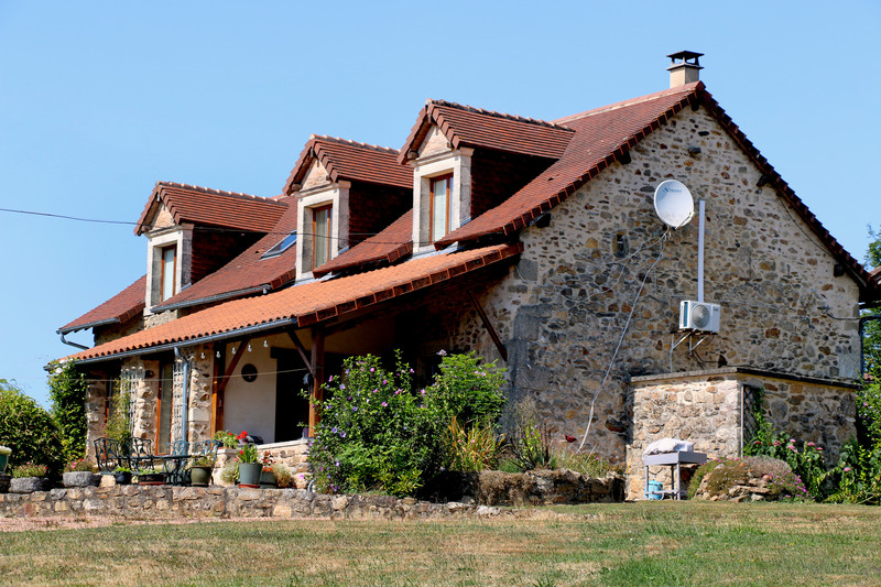 French property for sale in Champs-Romain, Dordogne - €599,950 - photo 2