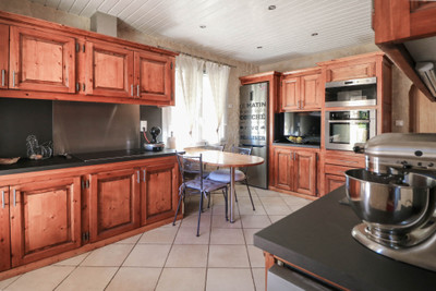 French property for sale in Uzès, Gard - €649,000 - photo 5