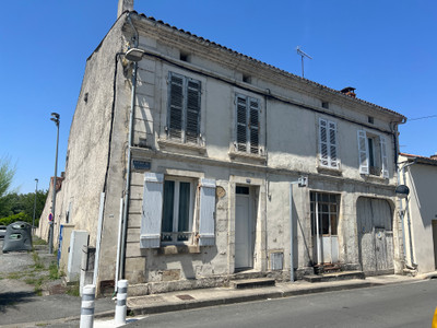 Maison à vendre à Saint-Jean-d'Angély, Charente-Maritime, Poitou-Charentes, avec Leggett Immobilier