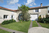 Maison à vendre à Aussac-Vadalle, Charente - 299 000 € - photo 1