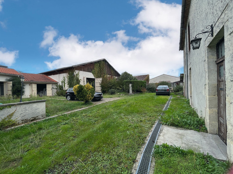 French property for sale in Casteljaloux, Lot-et-Garonne - €516,000 - photo 2
