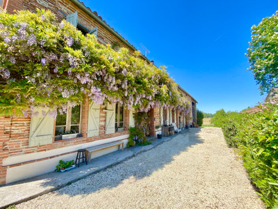 Stunning 6/8 bed manor house situated in over 17000m² of lovely gardens with pigeonnier, outbuildings, & pool